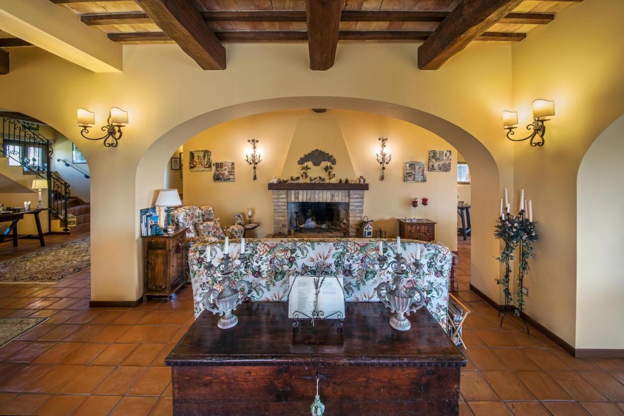 לינה וארוחת בוקר פוטנצה פיצ'נה Agriturismo Le Castella מראה חיצוני תמונה